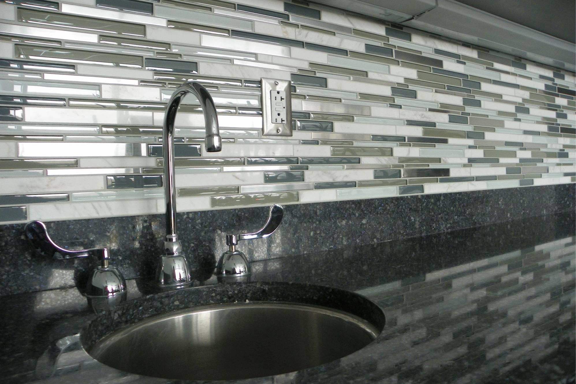 BLISS_STAINLESS_LINEAR_2_G | Revere Tile Company